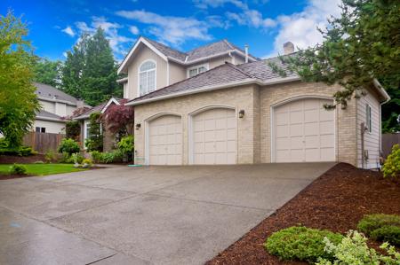 Driveway Cleaning: How to Clean Any Type of Driveway and Type of Stain